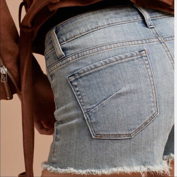 TALULA | Denim Shorts - Picture 2 of 5